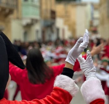 San Niklaw Se Jgħaddi Minn Hawn